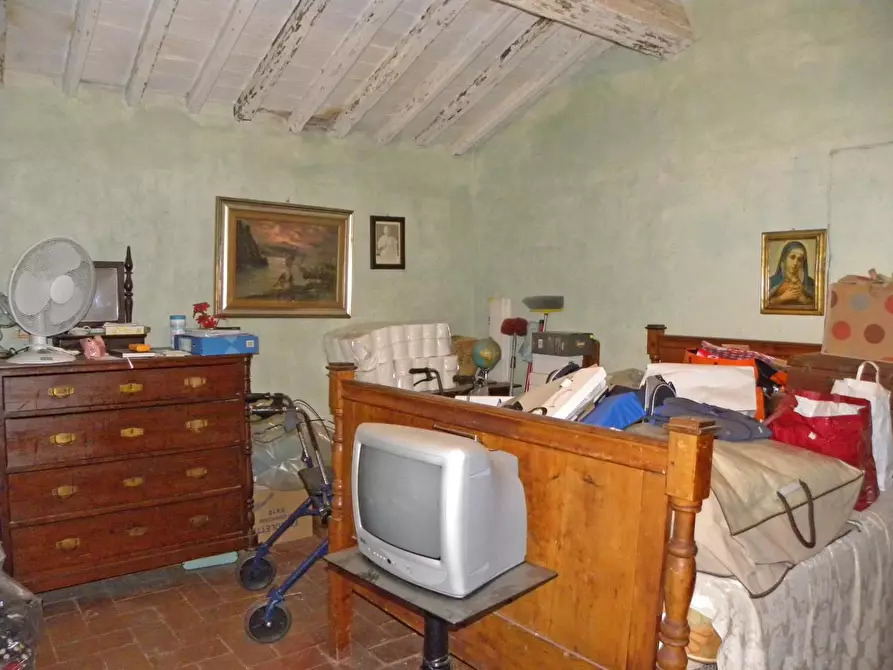 Immagine 34 di Rustico / casale in vendita  a Lucca