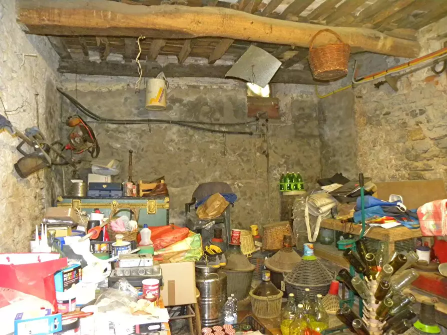 Immagine 11 di Rustico / casale in vendita  a Lucca