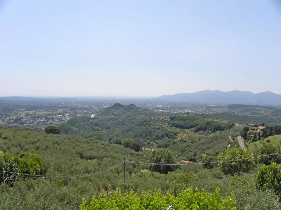 Immagine 2 di Rustico / casale in vendita  a Lucca