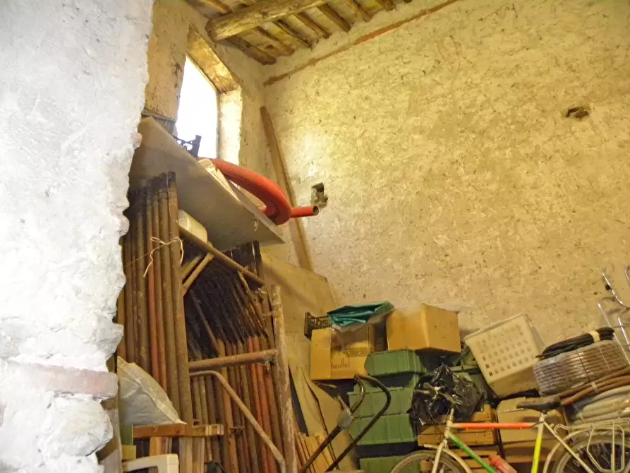 Immagine 17 di Rustico / casale in vendita  a Lucca