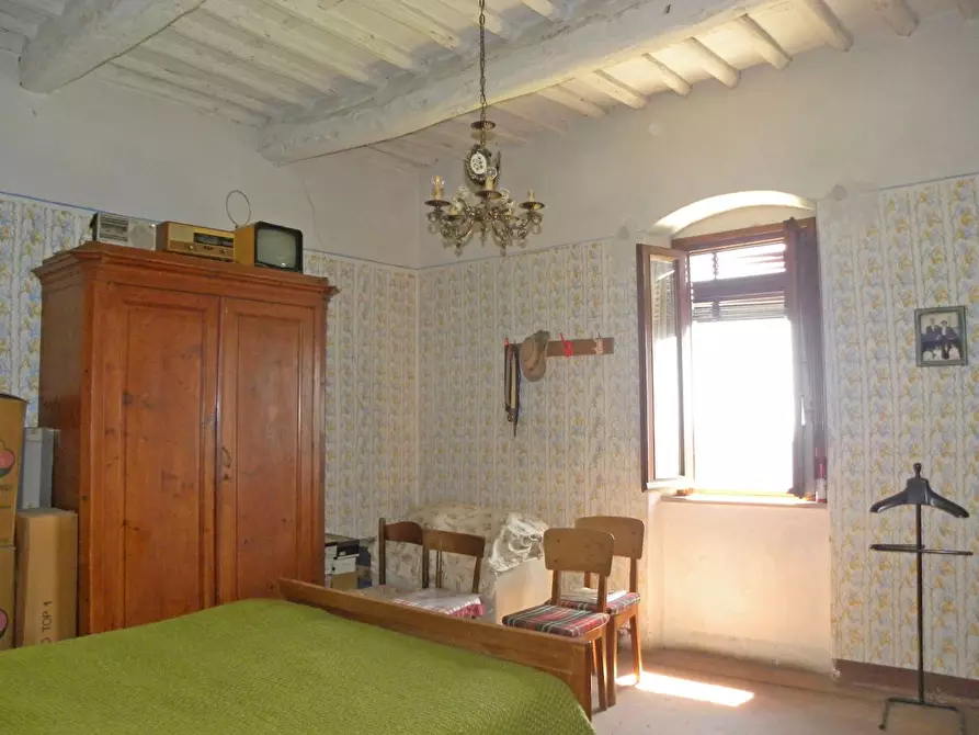 Immagine 35 di Rustico / casale in vendita  a Lucca