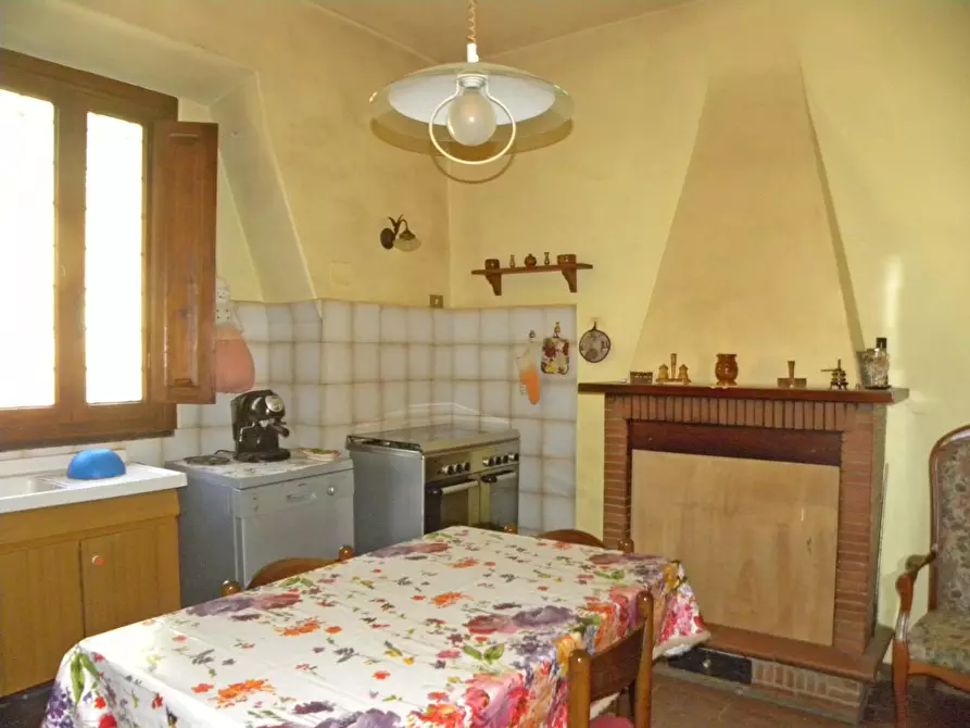 Immagine 22 di Rustico / casale in vendita  a Lucca