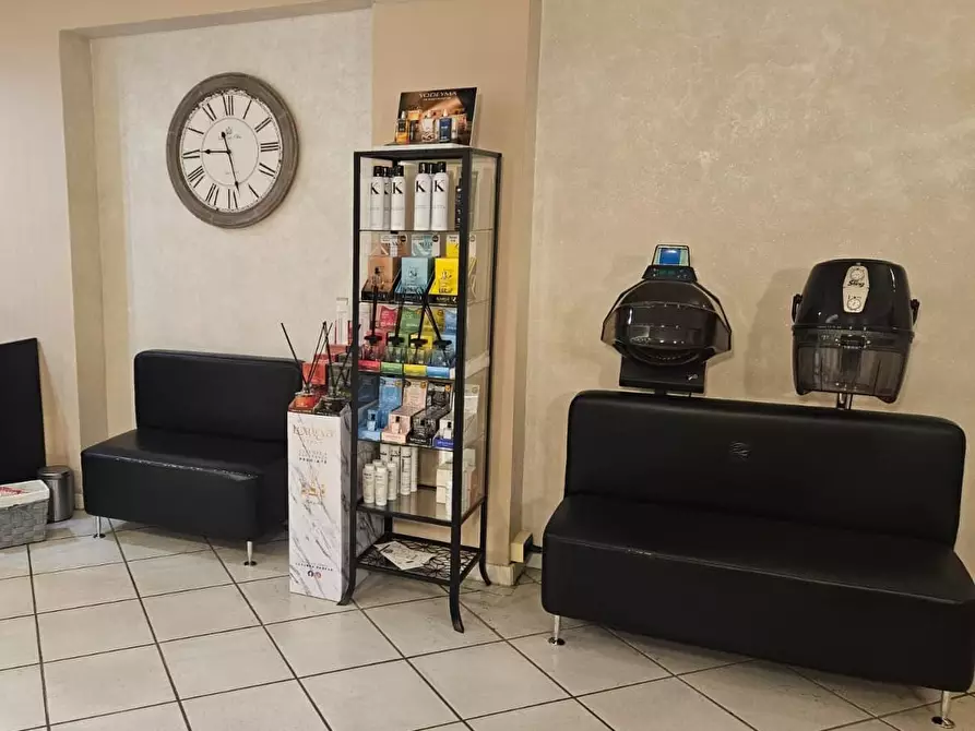 Immagine 2 di Attività commerciale in vendita  a Quarrata