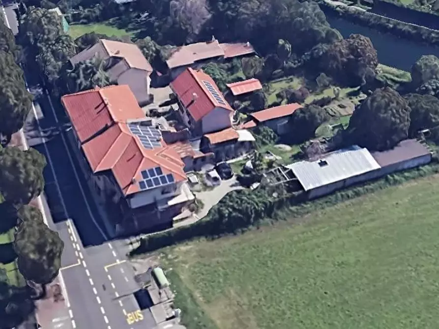 Immagine 1 di Villa in vendita  a Limbiate