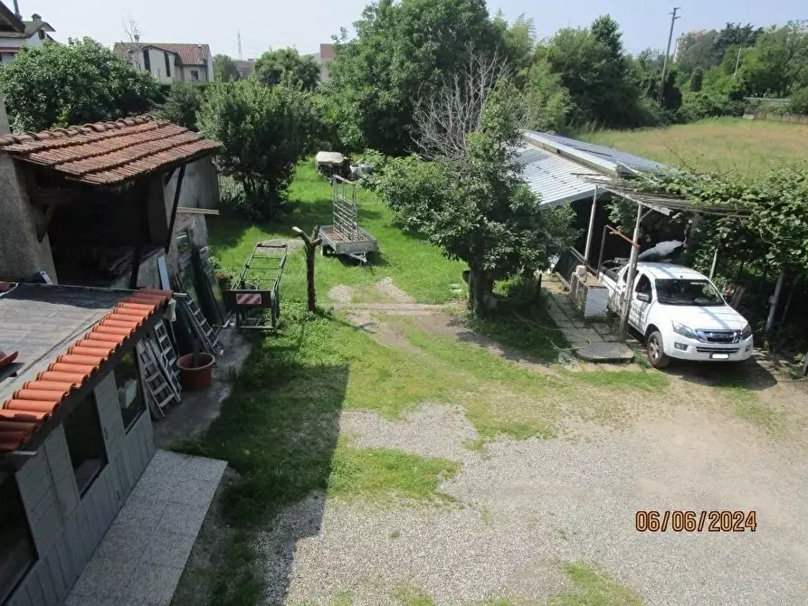 Immagine 4 di Villa in vendita  a Limbiate