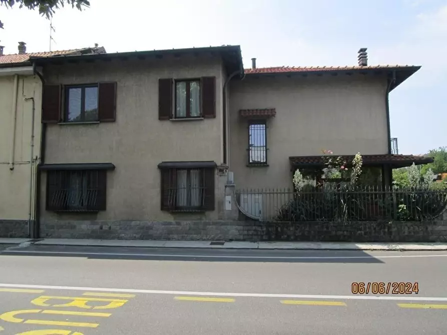 Immagine 3 di Villa in vendita  a Limbiate