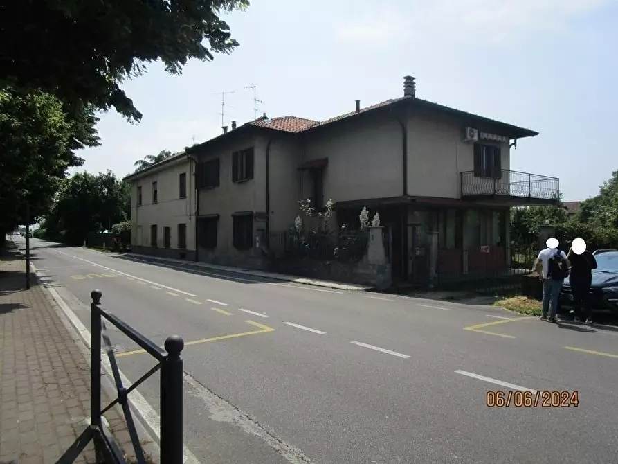 Immagine 2 di Villa in vendita  a Limbiate