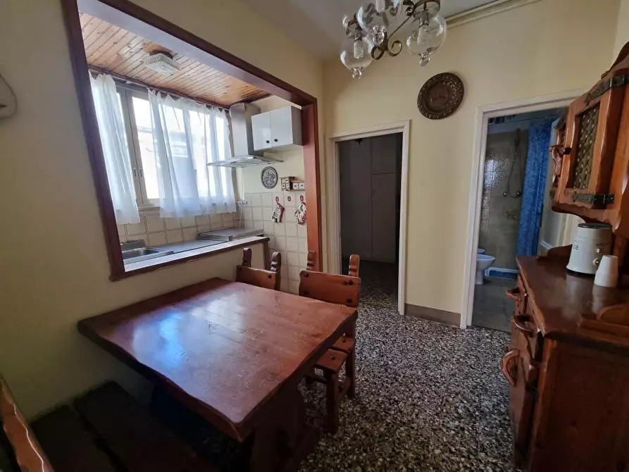 Immagine 6 di Porzione di casa in vendita  a Viareggio