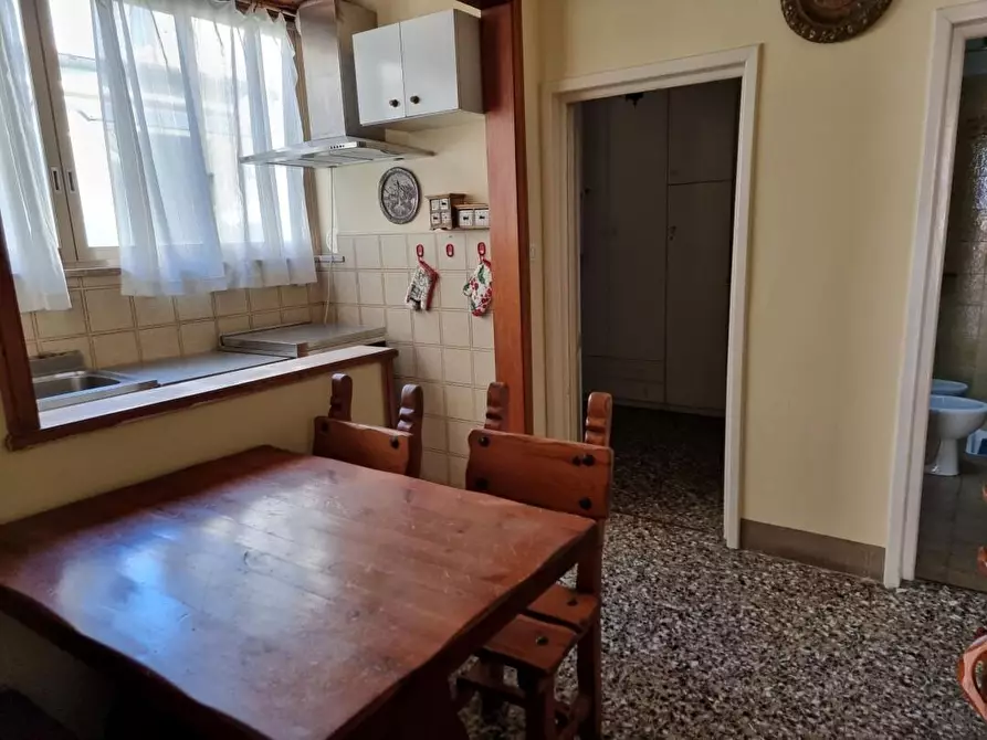 Immagine 8 di Porzione di casa in vendita  a Viareggio