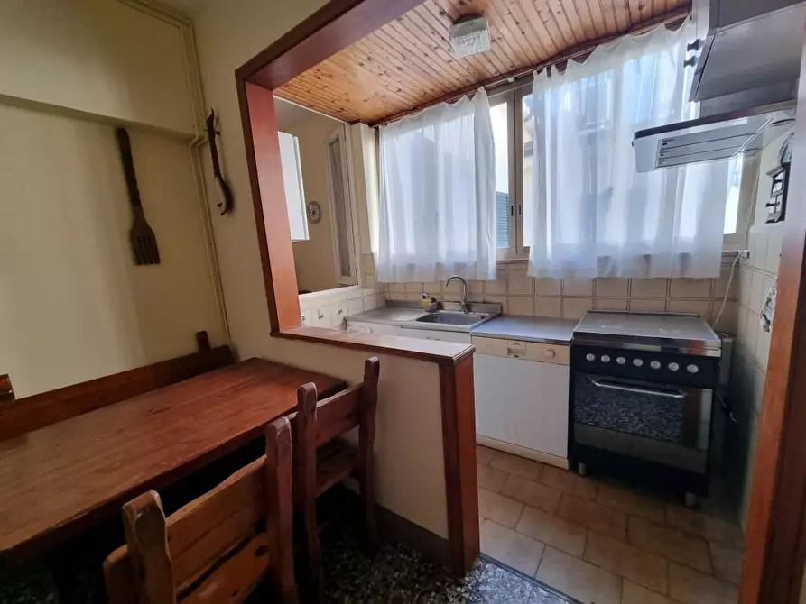 Immagine 14 di Porzione di casa in vendita  a Viareggio
