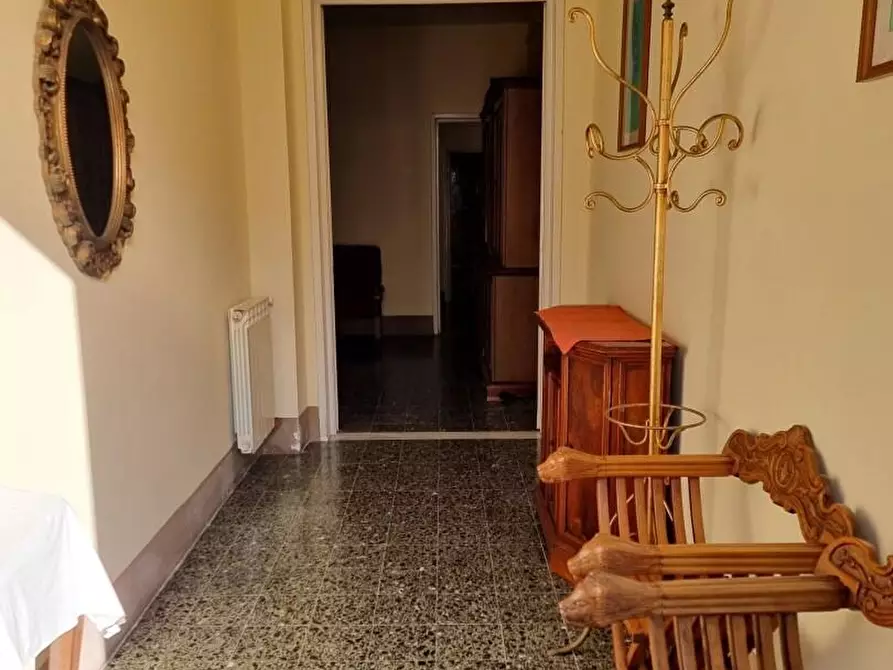 Immagine 17 di Porzione di casa in vendita  a Viareggio