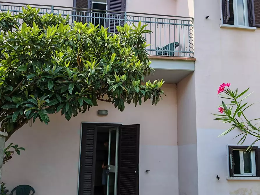 Immagine 1 di Casa semindipendente in vendita  a Carrara