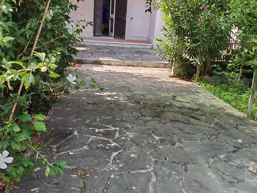 Immagine 9 di Casa semindipendente in vendita  a Carrara