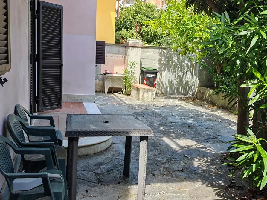 Immagine 3 di Casa semindipendente in vendita  a Carrara
