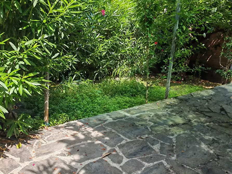 Immagine 10 di Casa semindipendente in vendita  a Carrara
