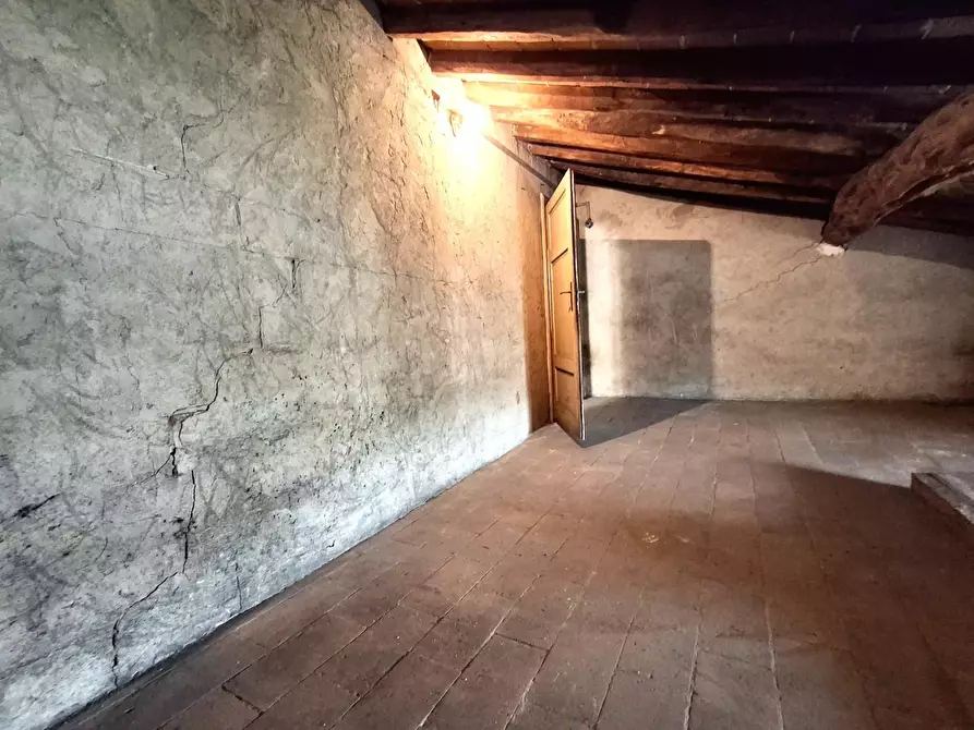 Immagine 26 di Mansarda in vendita  a Lucca