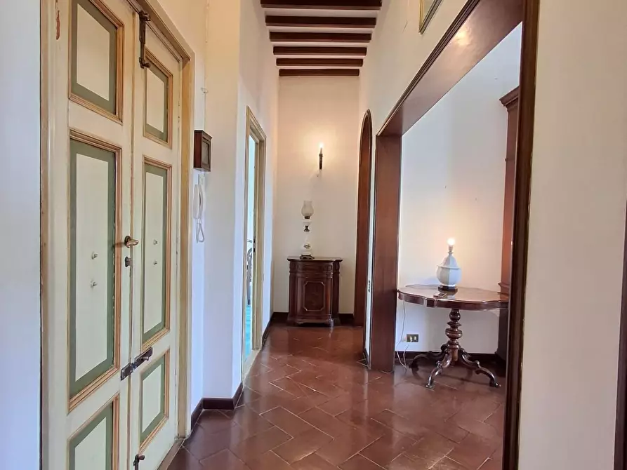 Immagine 31 di Appartamento in vendita  a Lucca