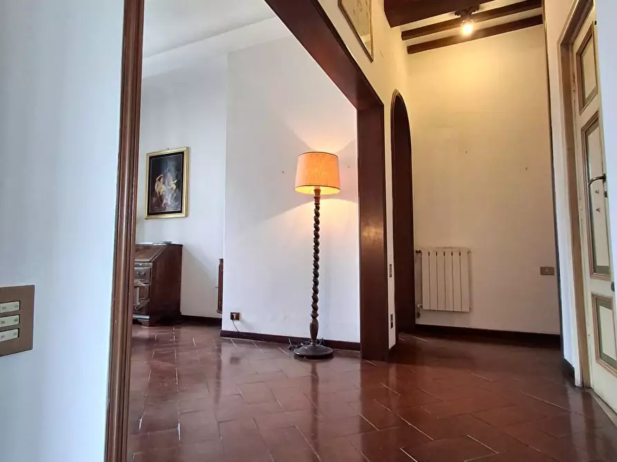 Immagine 39 di Appartamento in vendita  a Lucca
