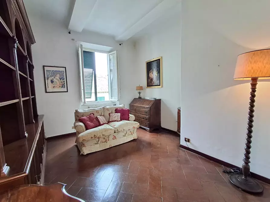 Immagine 38 di Appartamento in vendita  a Lucca