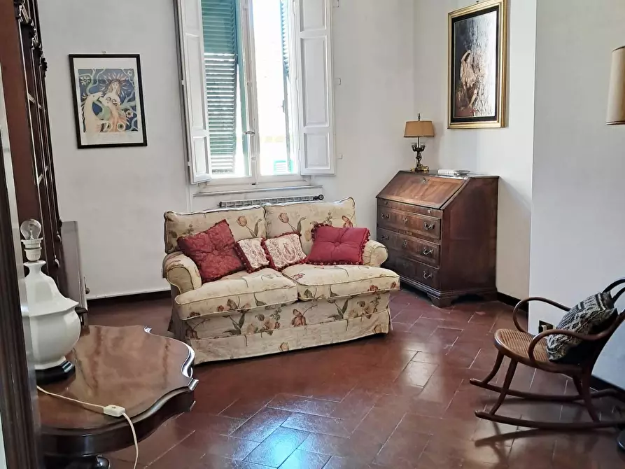 Immagine 9 di Appartamento in vendita  a Lucca