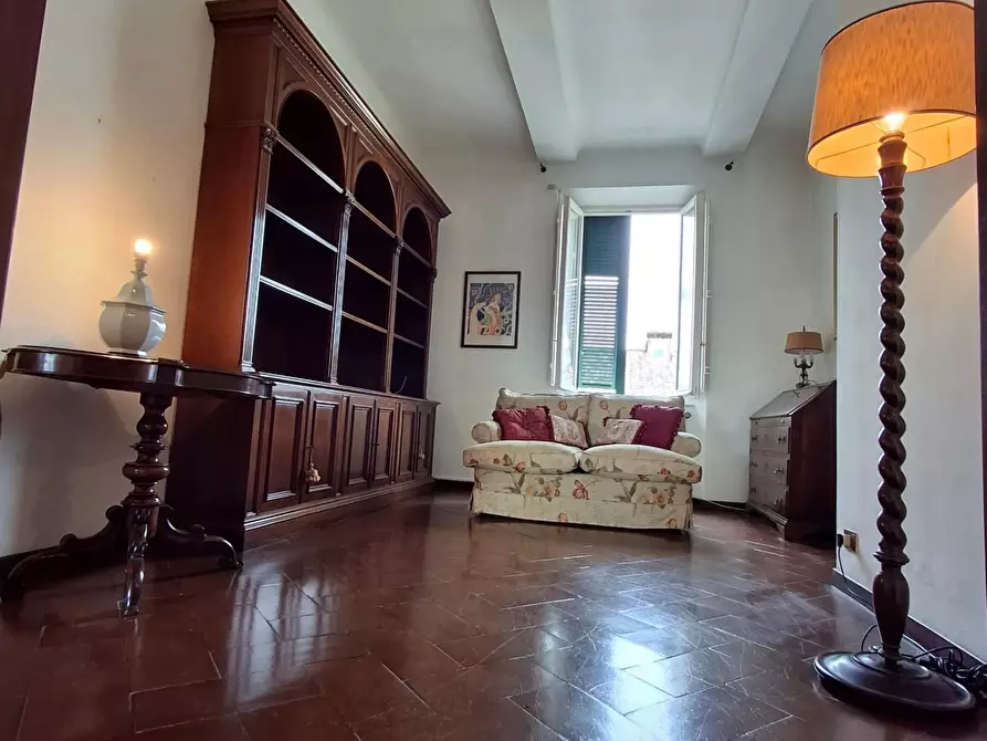 Immagine 41 di Appartamento in vendita  a Lucca