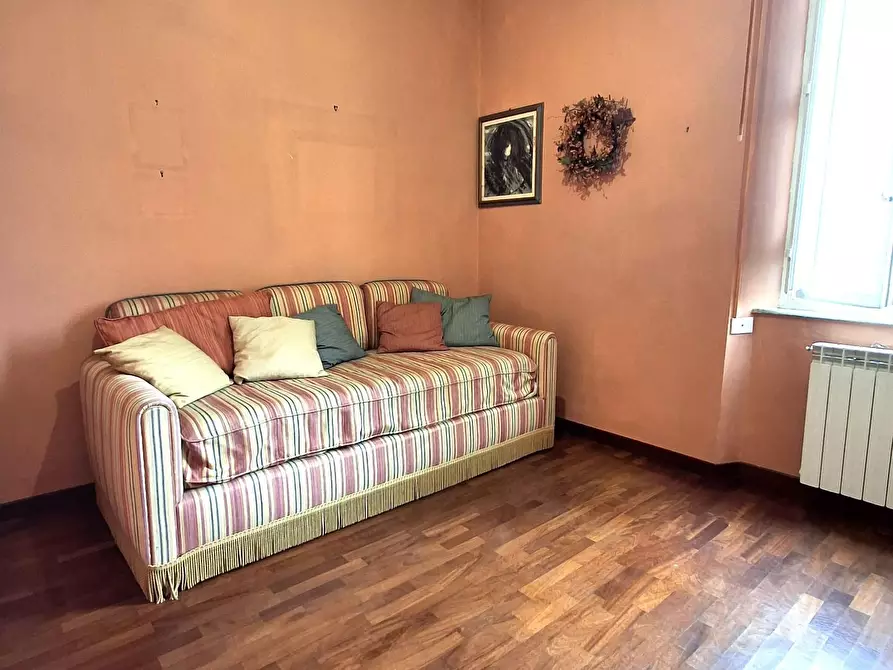 Immagine 13 di Mansarda in vendita  a Lucca
