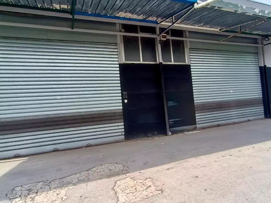 Immagine 4 di Attività artigianale in affitto  a Massa