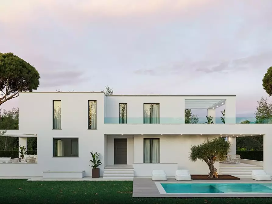 Immagine 9 di Villa in vendita  a Camaiore