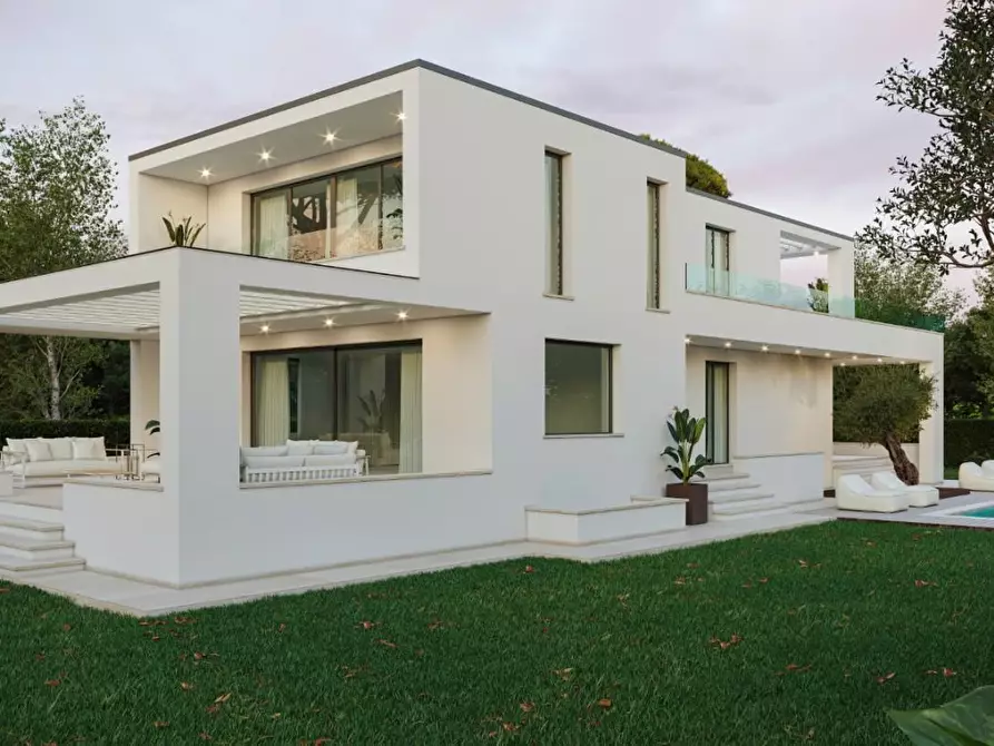 Immagine 8 di Villa in vendita  a Camaiore