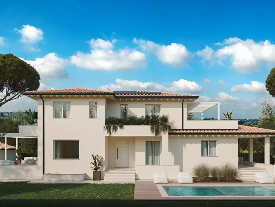 Immagine 4 di Villa in vendita  a Camaiore