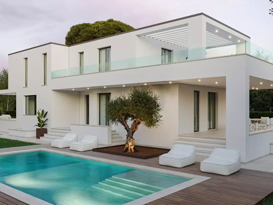 Immagine 11 di Villa in vendita  a Camaiore