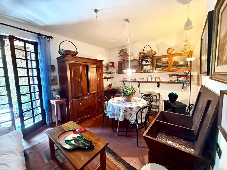 Immagine 25 di Villa in vendita  a Massa