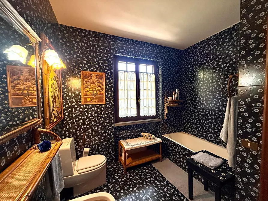 Immagine 23 di Villa in vendita  a Massa