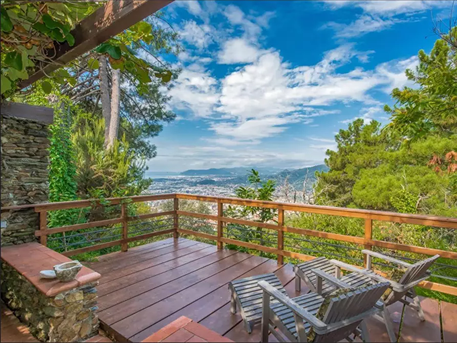 Immagine 4 di Villa in vendita  a Massa