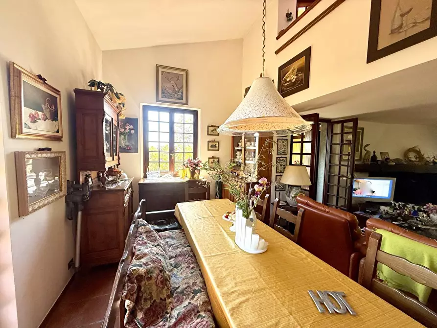 Immagine 12 di Villa in vendita  a Massa
