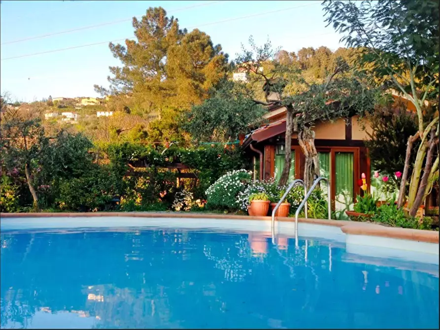 Immagine 30 di Villa in vendita  a Massa