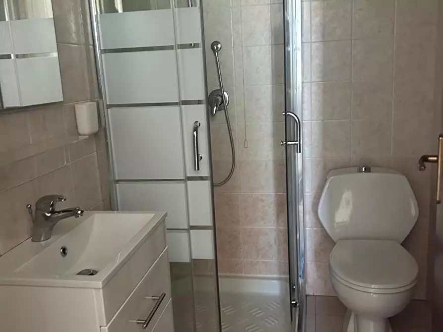 Immagine 5 di Appartamento in vendita  a Viareggio