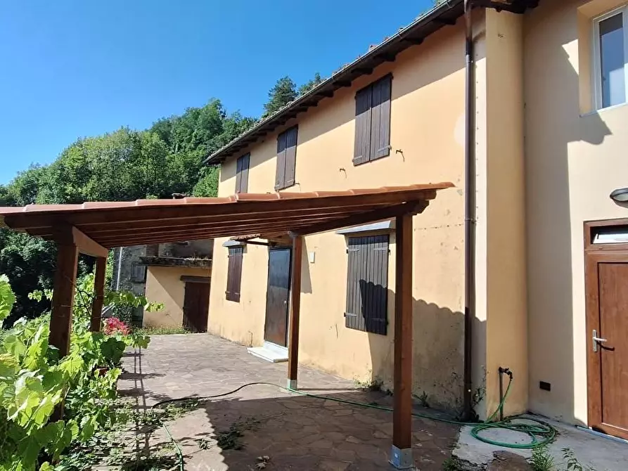 Immagine 3 di Casa colonica in vendita  a Pescaglia