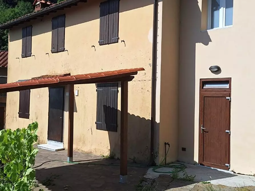 Immagine 2 di Casa colonica in vendita  a Pescaglia