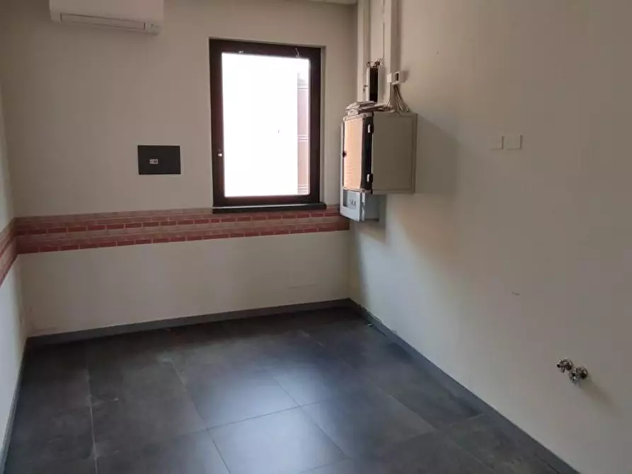 Immagine 5 di Locale commerciale in vendita  a San Giuliano Terme