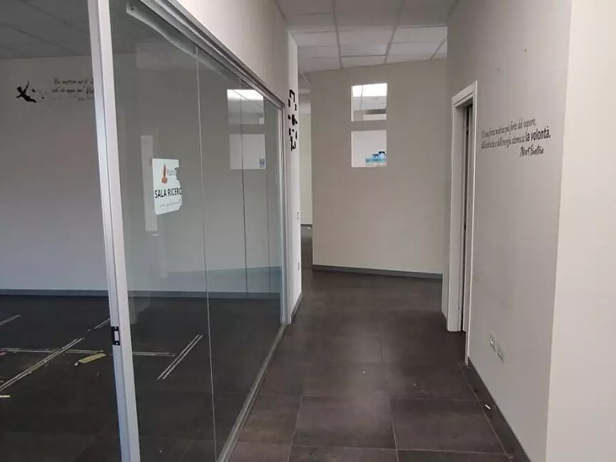 Immagine 9 di Locale commerciale in vendita  a San Giuliano Terme