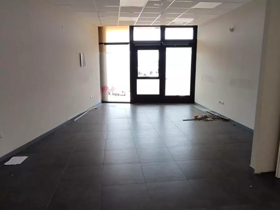 Immagine 4 di Locale commerciale in vendita  a San Giuliano Terme