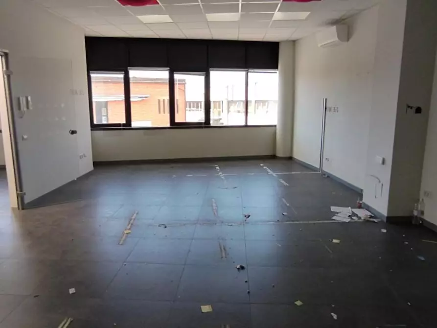 Immagine 1 di Locale commerciale in vendita  a San Giuliano Terme