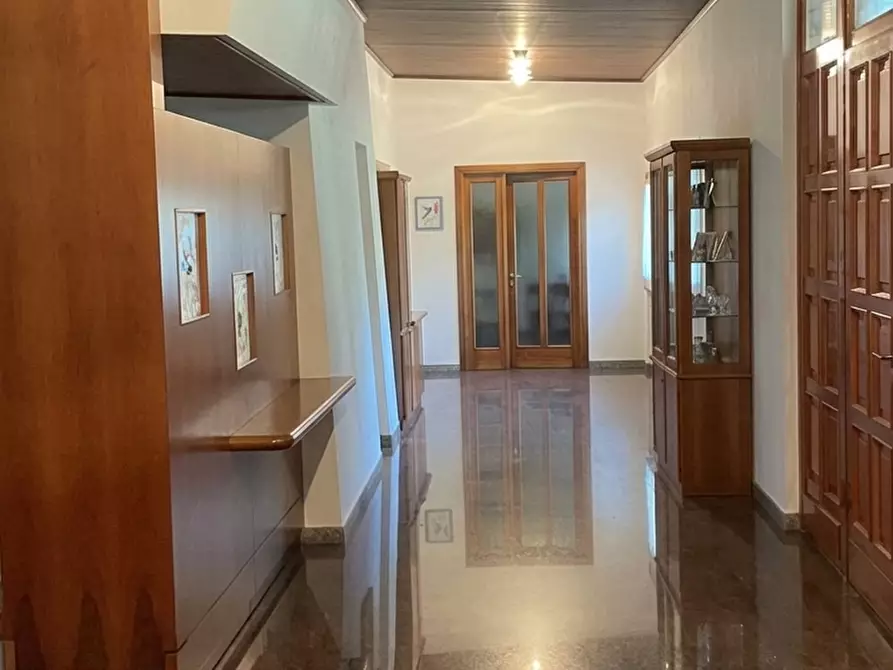 Immagine 13 di Villa in vendita  a Massa