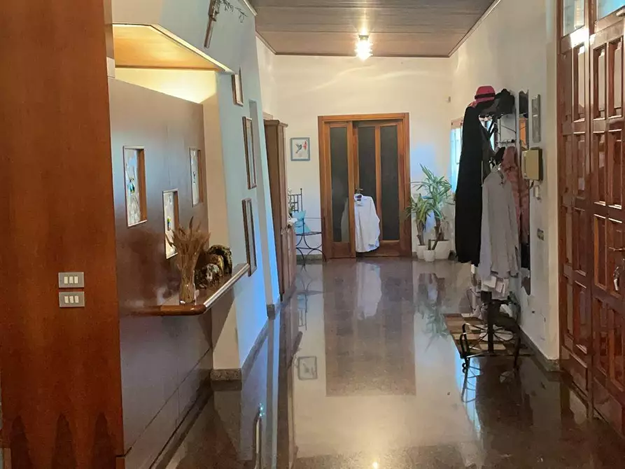 Immagine 14 di Villa in vendita  a Massa