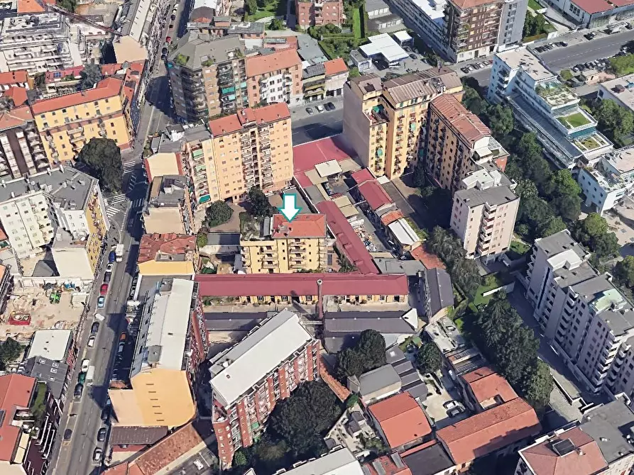 Immagine 1 di Garage in vendita  a Milano