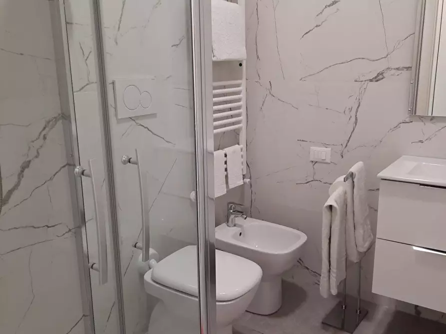 Immagine 4 di Appartamento in vendita  a Viareggio