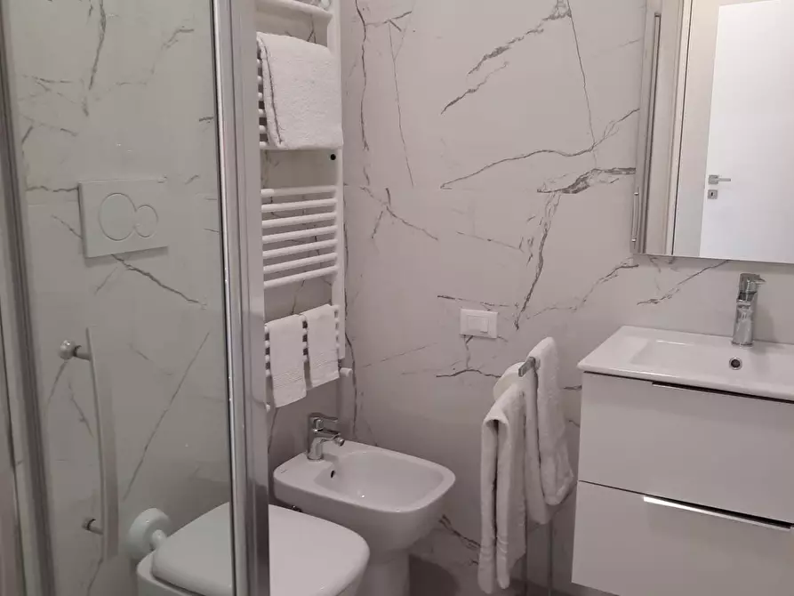 Immagine 6 di Appartamento in vendita  a Viareggio