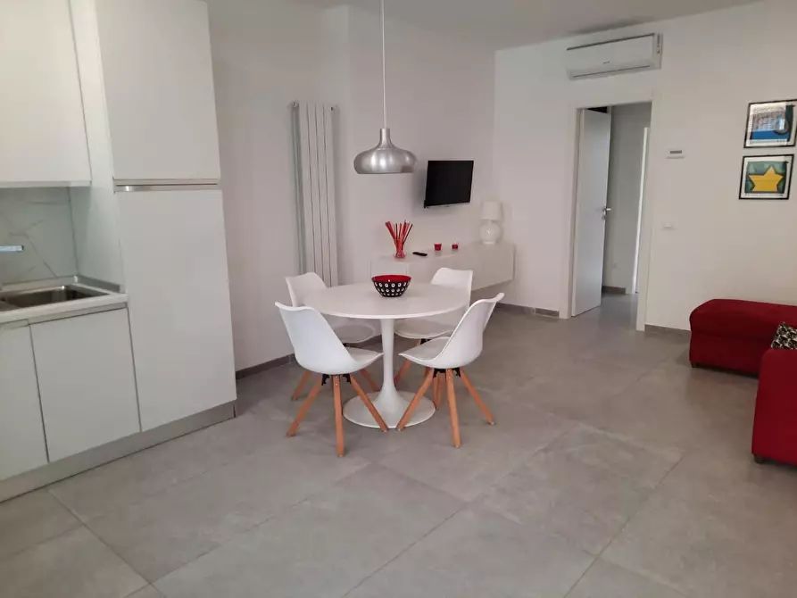 Immagine 9 di Appartamento in vendita  a Viareggio