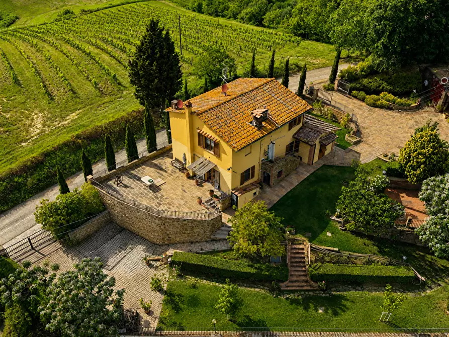 Immagine 1 di Villa in vendita  a Castelfiorentino